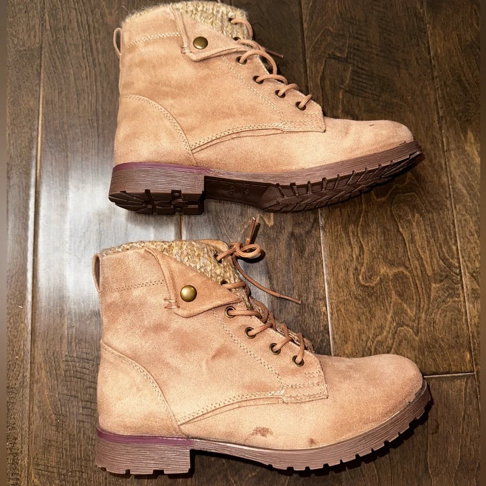 Rock & Candy Tavin Knit Cuff Lace Up Ankle Boot Taupe Beige Faux Suede Size 7.5